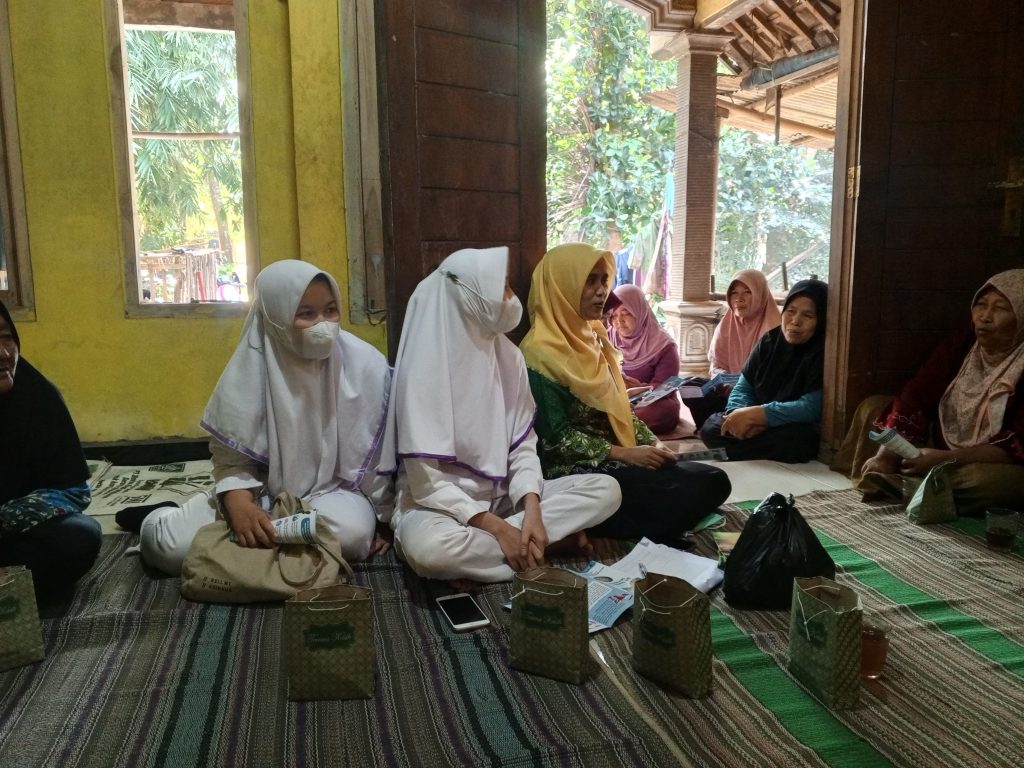 Rabu 9 Juli 2025, Sosialisasi Layanan RSU PKU Muhammadiyah Kutowinangun dan Edukasi Kesehatan di Pertemuan Rutin PKH di Desa Benerkulon,Ambal 1 WhatsApp Image 2025 07 10 at 14.24.08