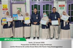 Penyerahan sertifikat dan uang pembinaan kepada pemenang lomba mewarnai dan lomba kreasi menu diit pasien yang diselenggarakan dalam rangka Milad ke 53 RSU PKU Muhammadiyah Kutowinangun